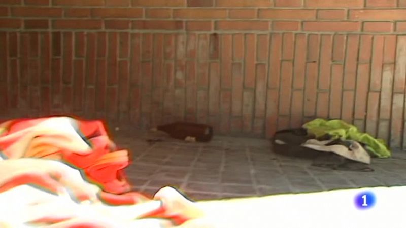 Imputan delito contra la integridad moral a seis menores por agredir a un indigente en Barcelona