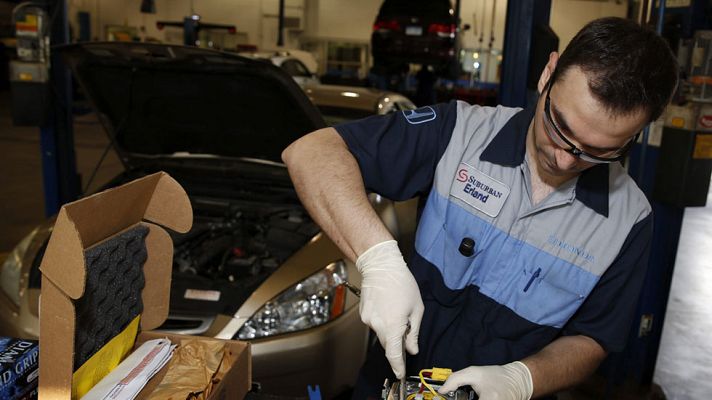 Telediario 1 - La Guardia Civil destapó casi 1.300 talleres de coches ilegales el año pasado