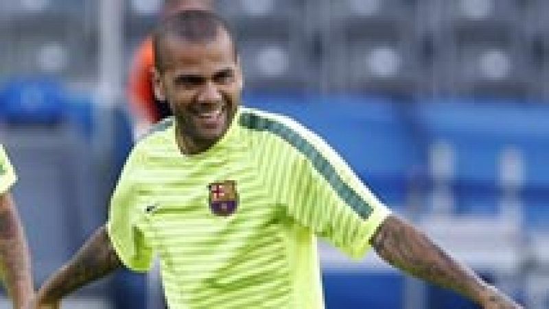 Dani Alves renueva con el FC Barcelona hasta 2017