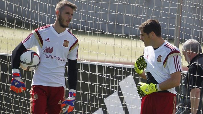 Telediario 1 - Distanciamiento entre De Gea y Casillas, pese a los elogios
