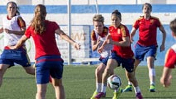 Telediario 1 - Las selecciones mandan sus ánimos a las mundialistas