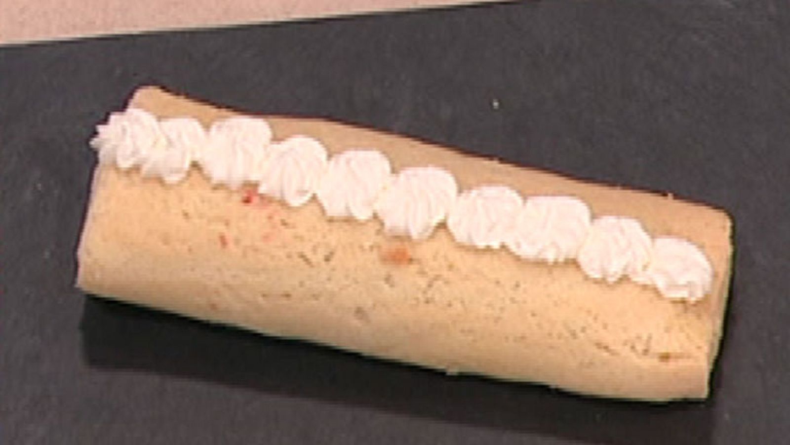 Bizcocho soletilla y brazo dulce con mermelada de frambuesa