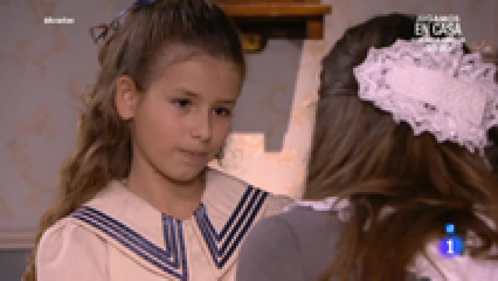'Acacias 38' - Carlota le dice a Manuela que le contó lo del beso a Cayetana