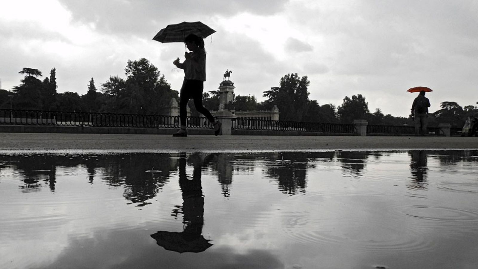 Fuertes lluvias colapsan Madrid, con problemas en el Metro y las carreteras