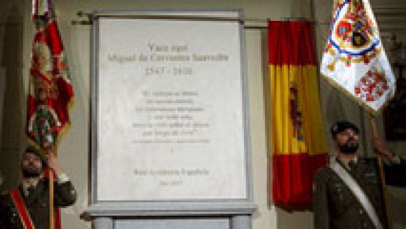 Los restos de Cervantes descansan ya en su monumento en las Trinitarias