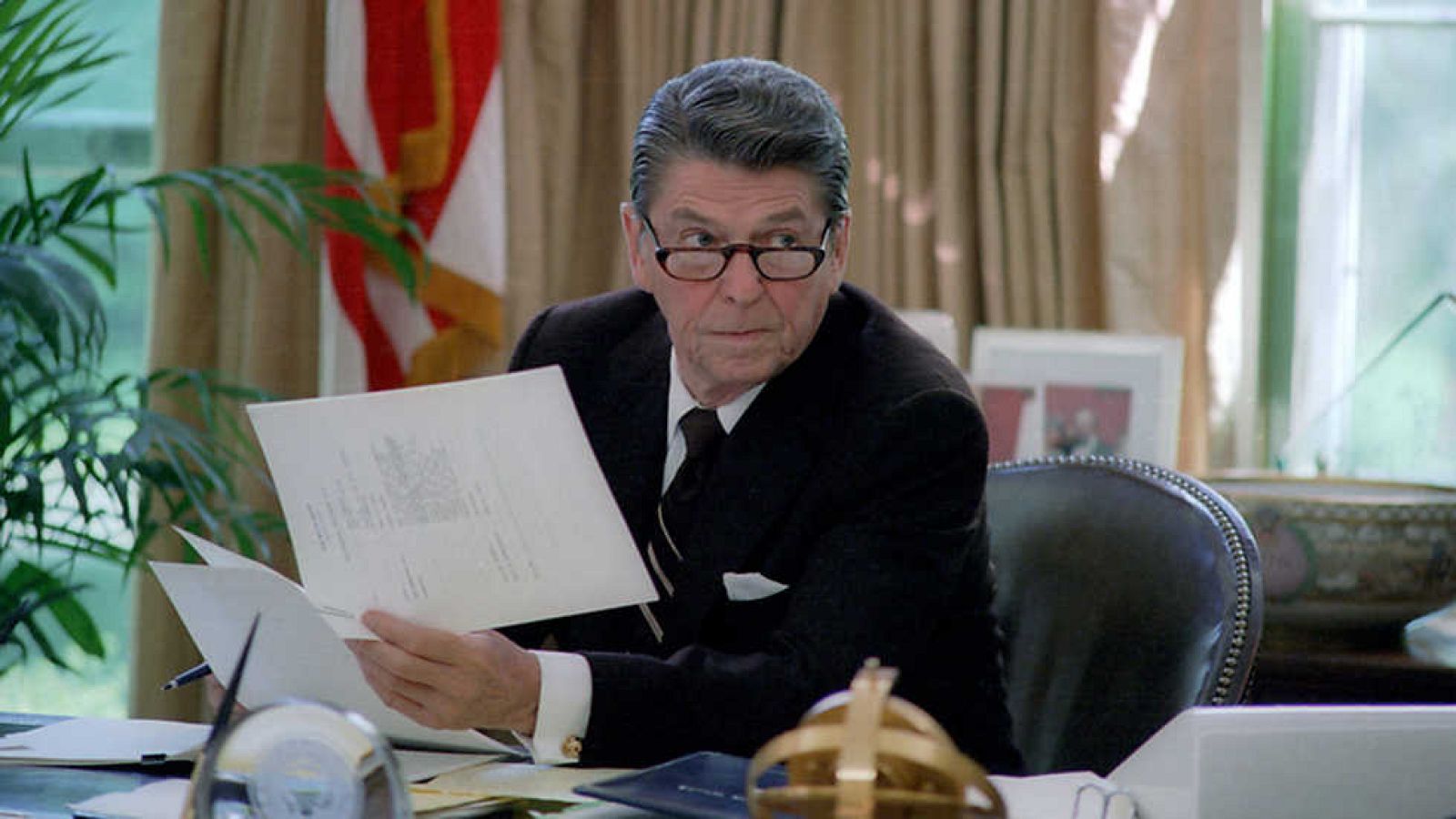 Documenta2 - Oliver Stone: La historia no contada de Estados Unidos - Reagan, Gorbachov y el tercer mundo: el ascenso de la derecha - Ver ahora