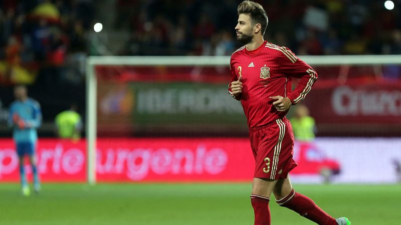 El jugador de la selección española de fútbol y del FC Barcelona Gerard Piqué respondió a los pitos recibidos en León asegurando que "repetiría" sus palabras en la celebración del triplete.