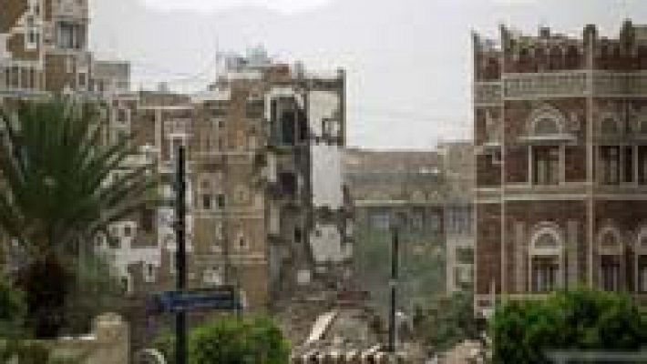 Arabia Saudí bombardea el casco histórico de Saná