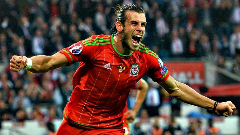 Islandia se ha hecho con el liderato del Grupo A de clasificación para la Eurocopa 2016 de Francia después de batir (2-1) este viernes a la República Checa, mientras que Holanda respondió con victoria (0-2) sobre Letonia al triunfo previo de Turquía 