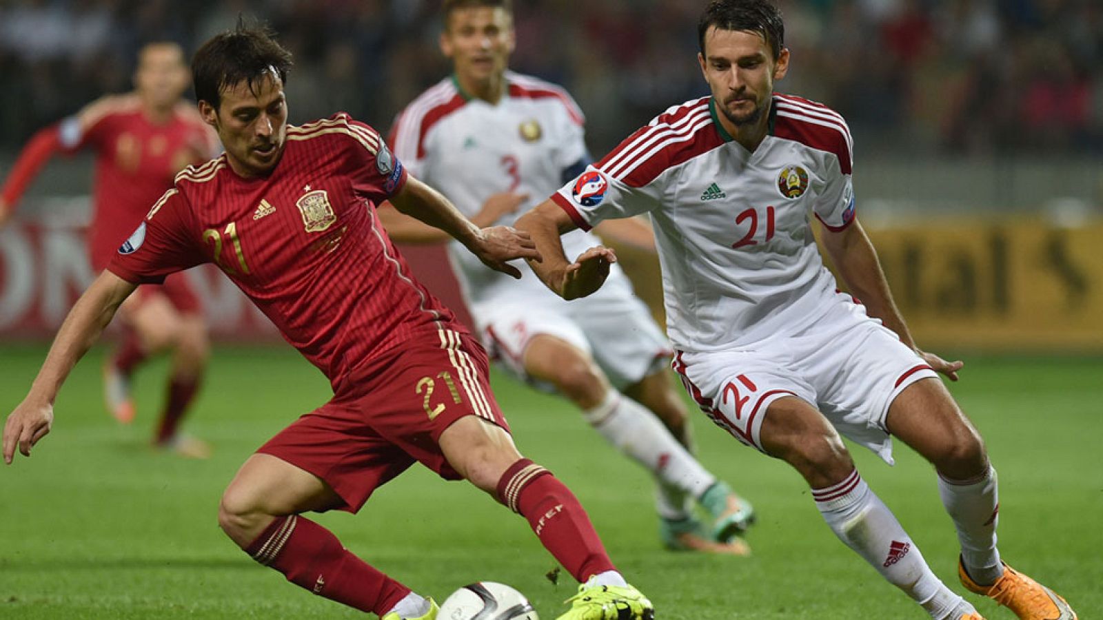 Aunque la victoria fue por la mínima, España ofreció una buena imagen en Bielorrusia, donde un gol de Silva y la seguridad de Casillas dieron los tres puntos a los de Del Bosque.