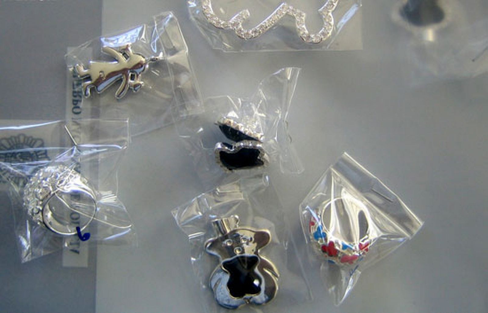 Cae una red que vendía joyas falsas, con 22 arrestos y 17.000 piezas intervenidas | Ver