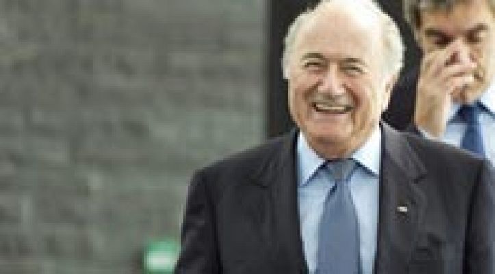 Telediario 1 - La Fiscalía suiza "no excluye" interrogar a Blatter y a Valcke