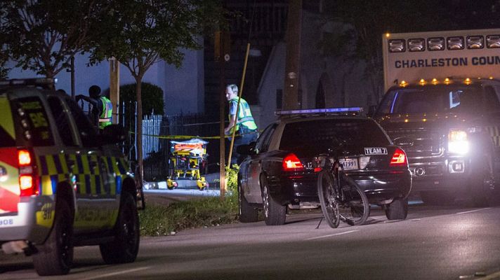 Telediario 1 - Nueve muertos en un ataque a una iglesia de la comunidad negra de Charleston, en EE.UU.