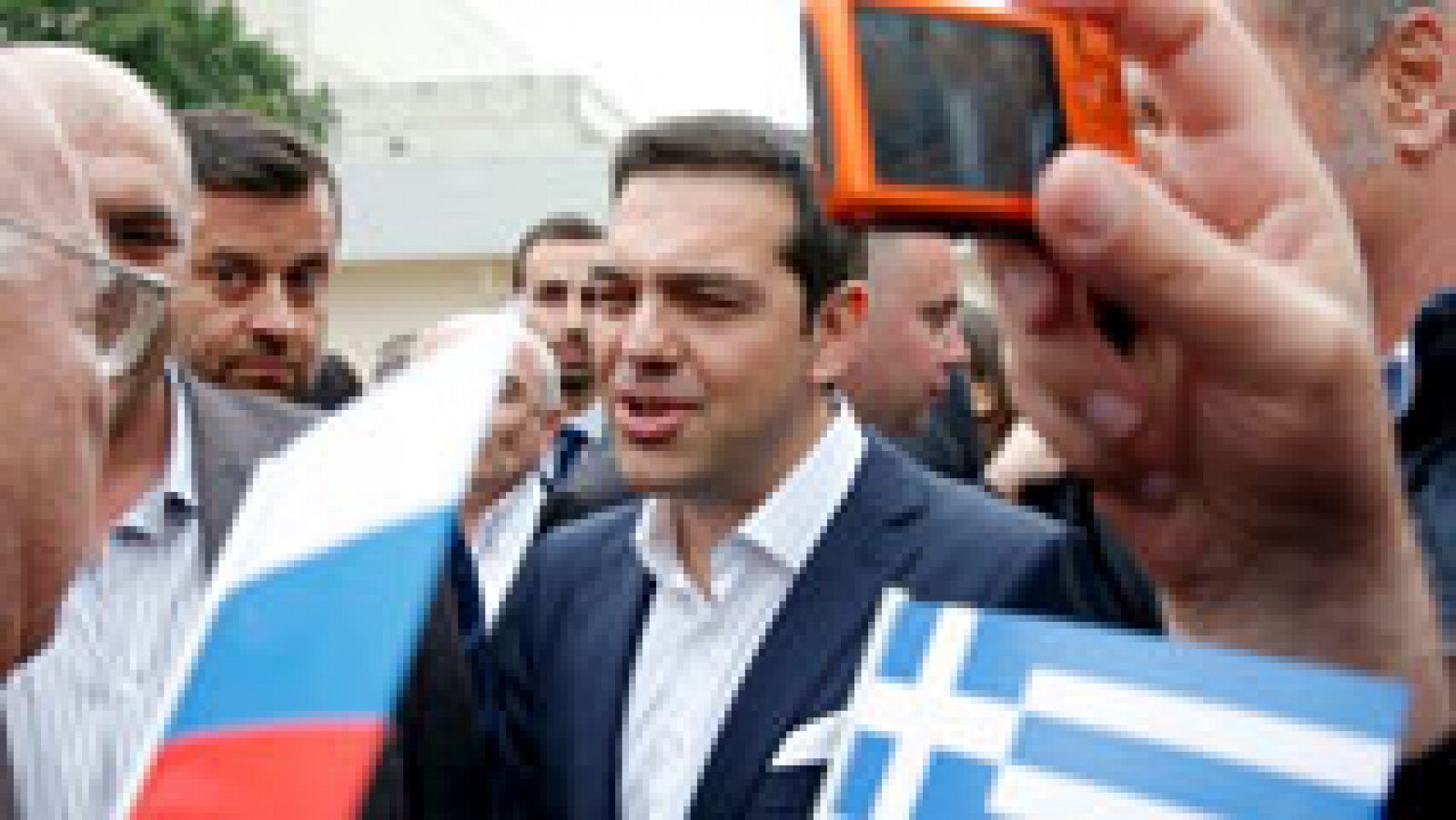Telediario 1: El BCE concede un respiro a Grecia con una provisión urgente de liquidez para sus bancos | RTVE Play