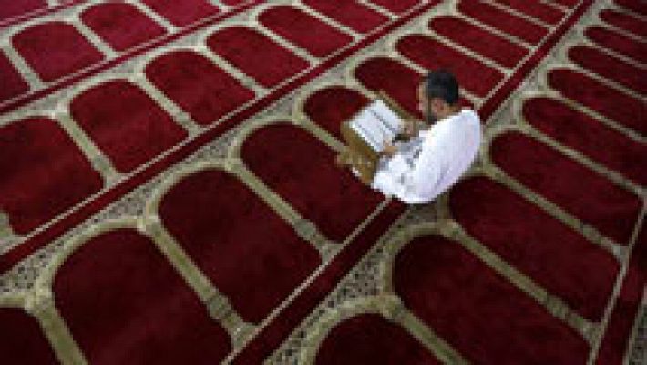 Telediario 1 - Tercer día del Ramadán, el mes sagrado de los musulmanes