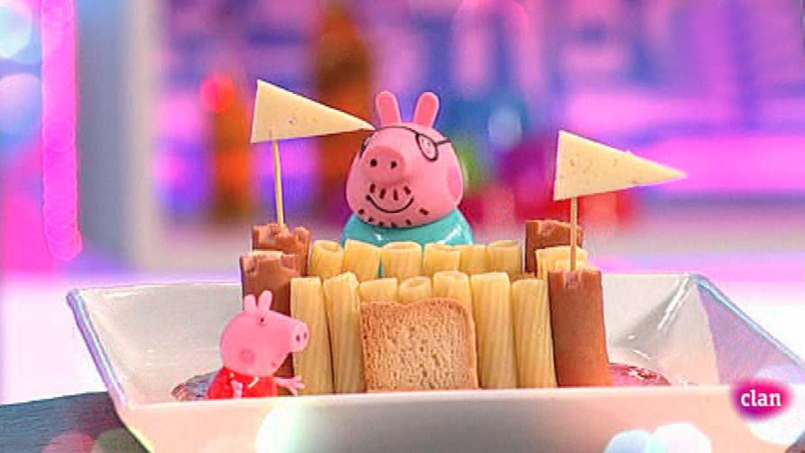 Castillo de salchichas con puré