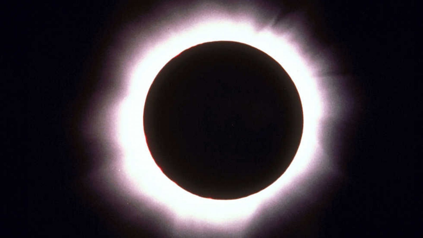 Documenta2 - El universo: Eclipse total