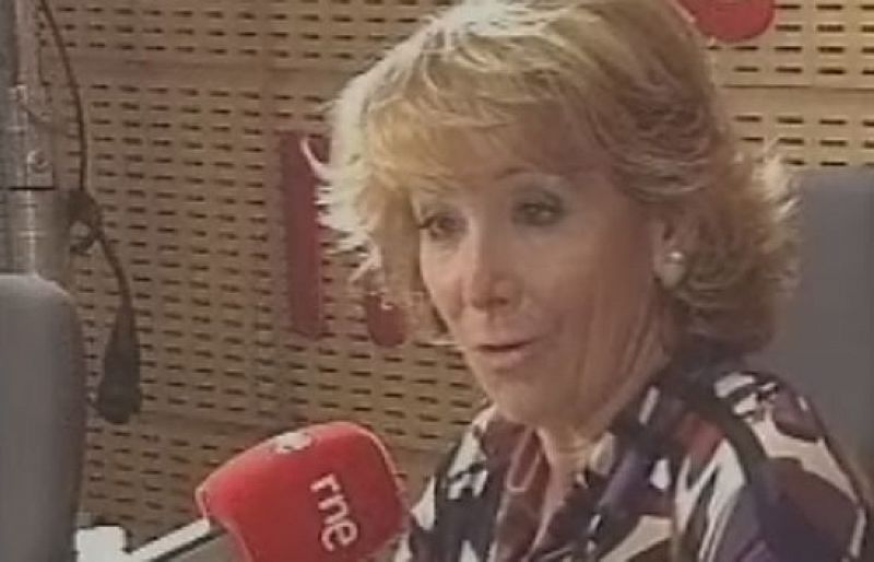 Esperanza Aguirre está de acuerdo con que los familiares de víctimas de la Guerra Civil sepan donde están sus restos, pero no entiende que se pida el certificado de defunción de Franco.