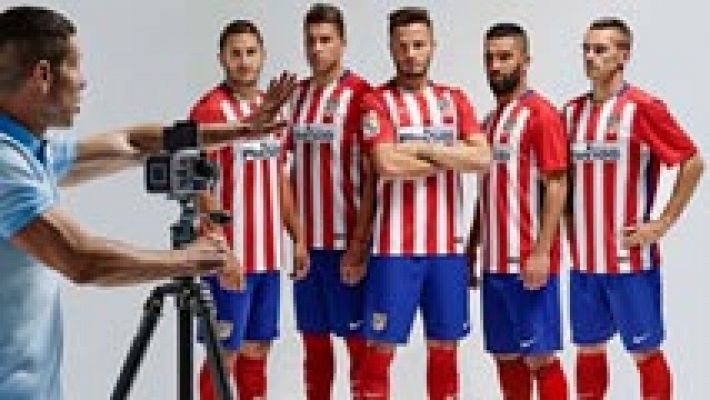 Telediario 1 - El Atlético presenta su nueva camiseta que homenajea a la del 'Doblete'