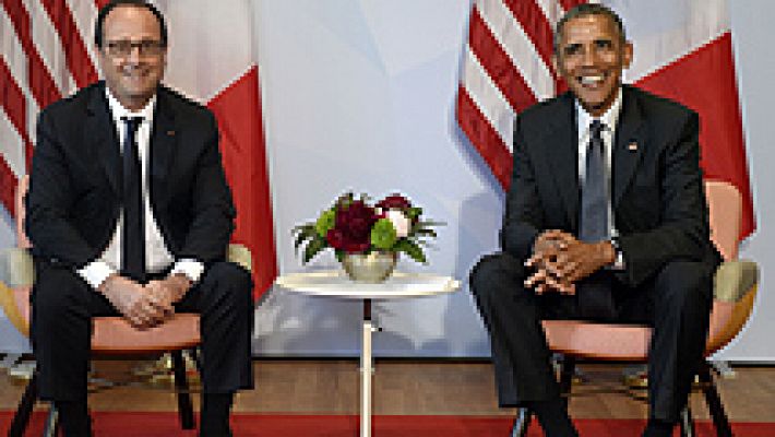 Telediario 1 - Hollande considera inaceptable el espionaje telefónico por parte de EEUU y va a pedir explicaciones