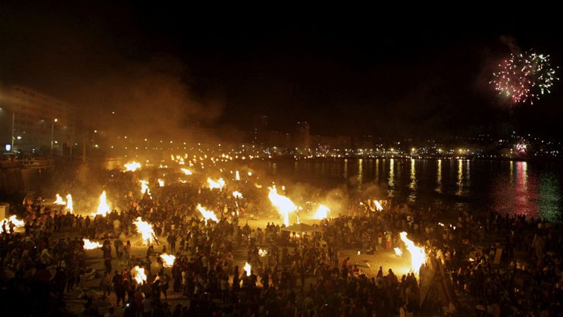 Explosión de una hoguera en Guipúzcoa y un fallecido por arma blanca en Valencia en la noche de San Juan 