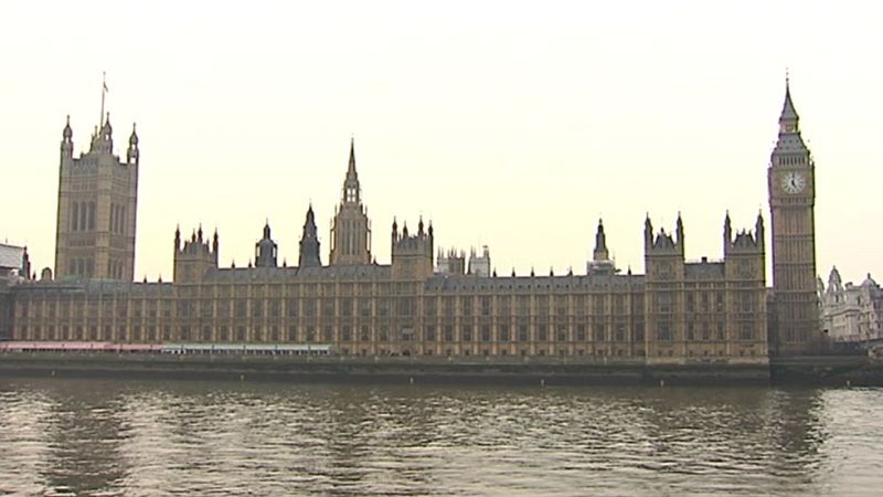 El palacio de Buckingham y el parlamento de Westminster necesitan importantes reformas