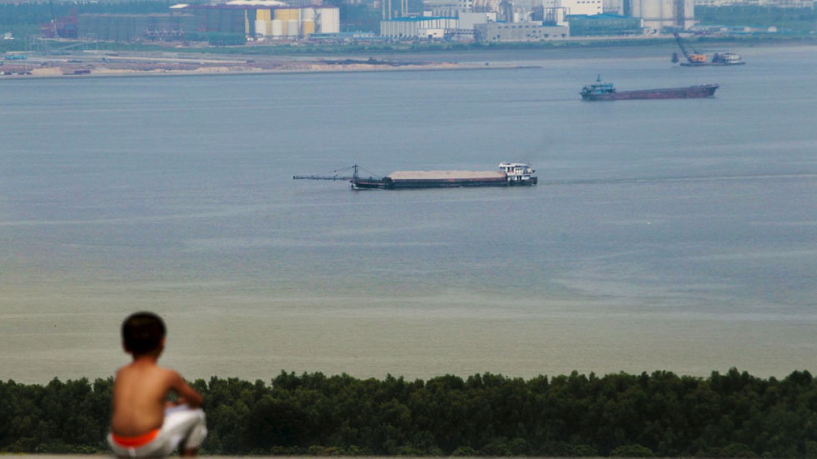 61 millones de niños chinos viven solos en los pueblos mientras sus padres trabajan en las grandes ciudades