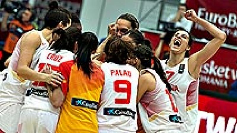 La selección española consiguió una victoria agónica ante Montenegro por 75-74, que le facilita el pase a semifinales y la posibilidad de luchar por las medallas, al tiempo que mantiene el sueño de los Juegos Olímpicos de Río de Janeiro 2016, ya que,