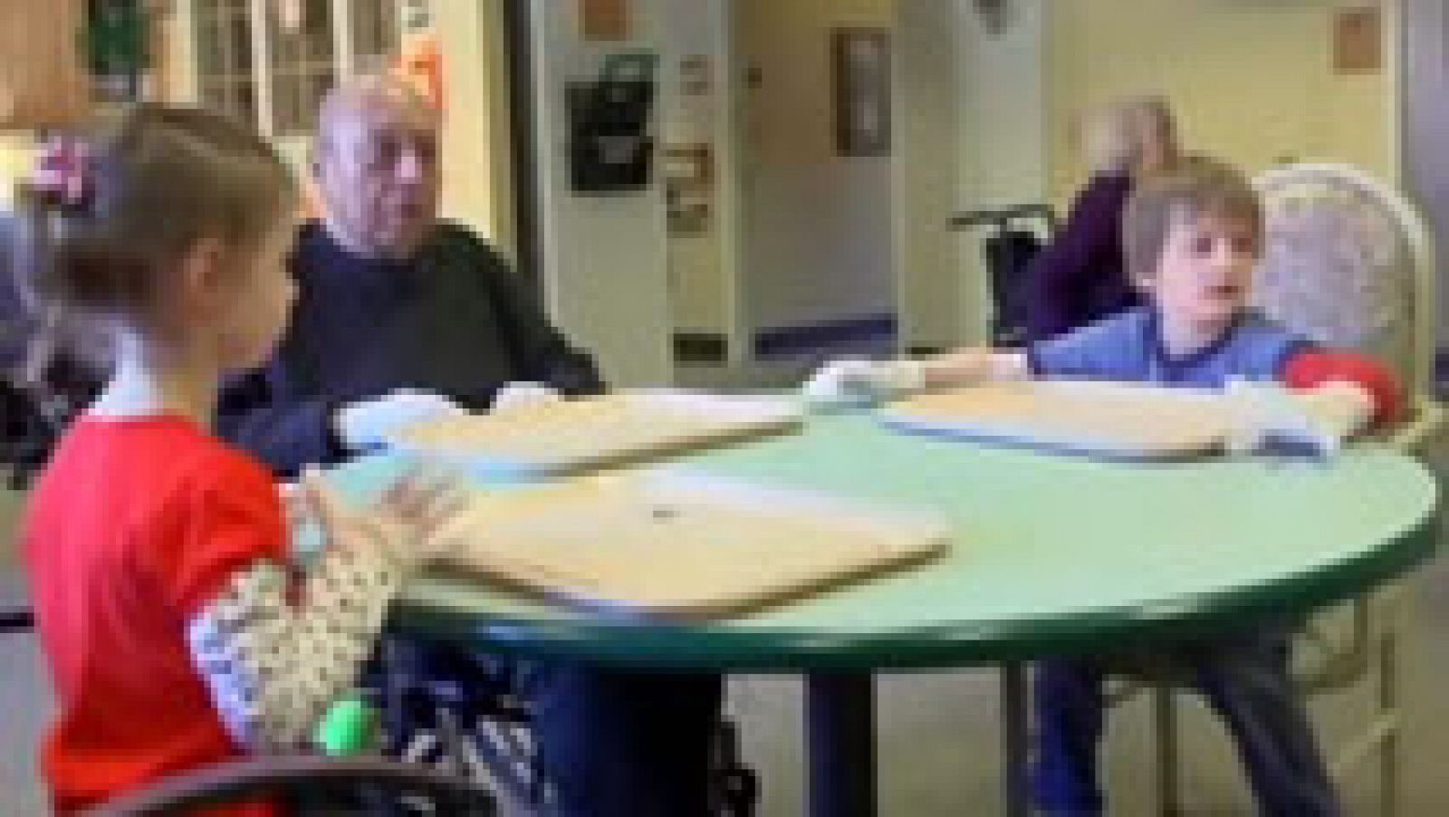 Telediario 1: ¿Una residencia de ancianos con guardería? | RTVE Play