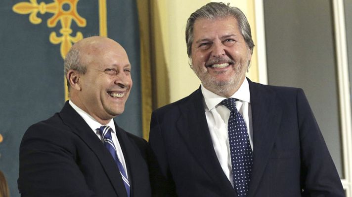 Telediario 1 - Wert entrega la cartera de Educación a Íñigo Méndez