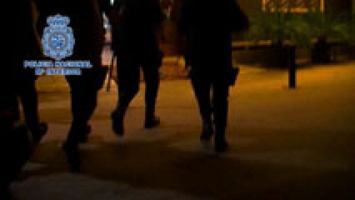 Telediario 1 - Liberan a seis mujeres explotadas sexualmente en karaokes