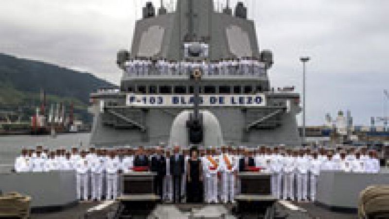 La fragata Blas de Lezo recibe la Bandera de Combate