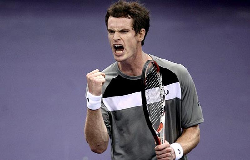 El británico Andy Murray ha vencido al suizo Roger Federer por 3-6, 6-3 y 7-5 y se ha clasificado para disputar por primera vez la final del Masters Series Madrid.