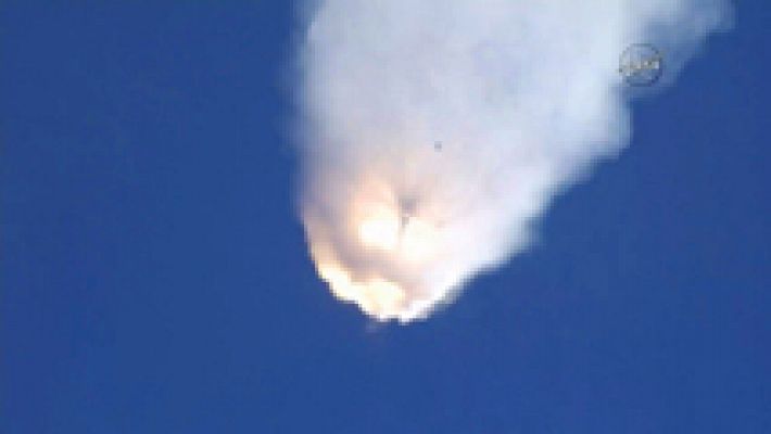 El cohete espacial SpaceX explota poco después de despegar