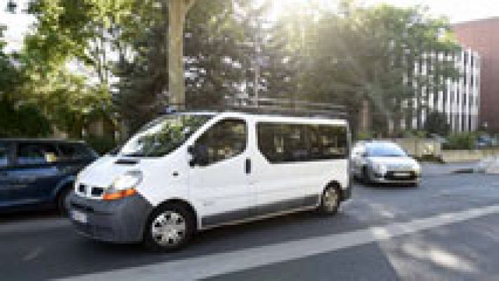 Telediario 1 - Yasin Salhi sale de la comisaría de Lyon hacia París