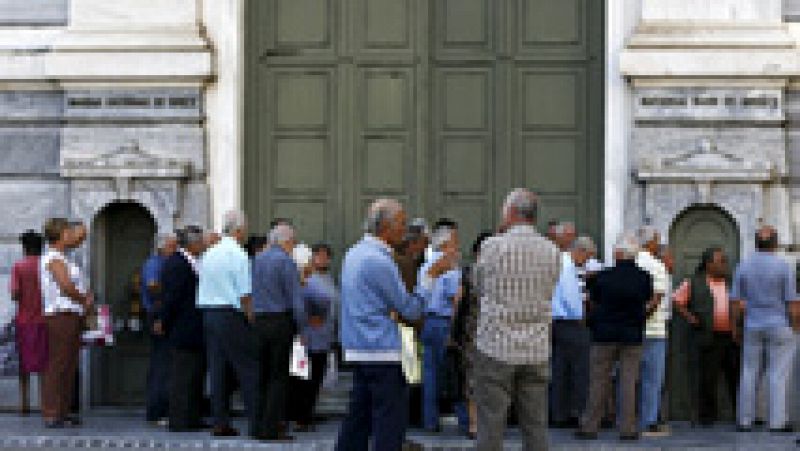 Tsipras limita la retirada de efectivo y cierra la bolsa en Grecia