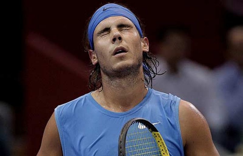 Rafa Nadal ha perdido en semifinales frente al francés Gilles Simon por 3-6, 7-5 y 7-6 (6), en partido que ha durado tres horas y 22 minutos.