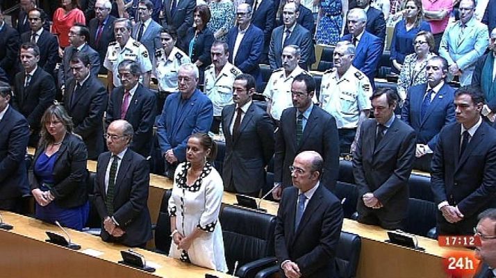 Parlamento - Homenaje a las víctimas