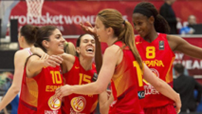 Las chicas del baloncesto siguen festejando su bronce europeo