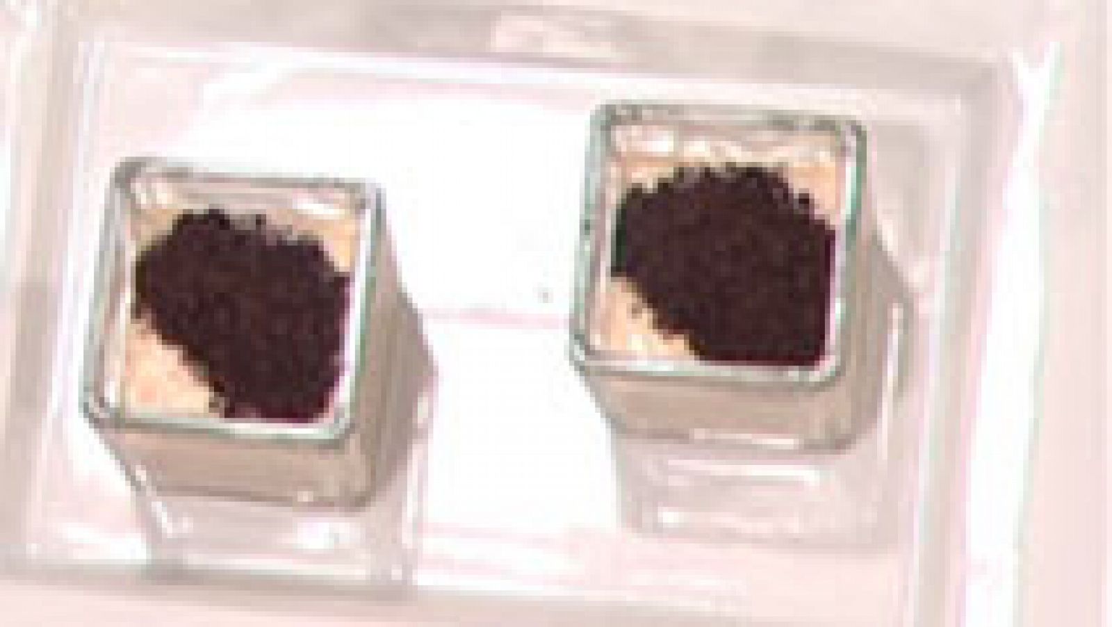 Mousse de mascarpone y rollitos de salmón con mango