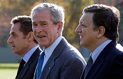 Bush y Sarkozy proponen cumbres mundiales contra la crisis