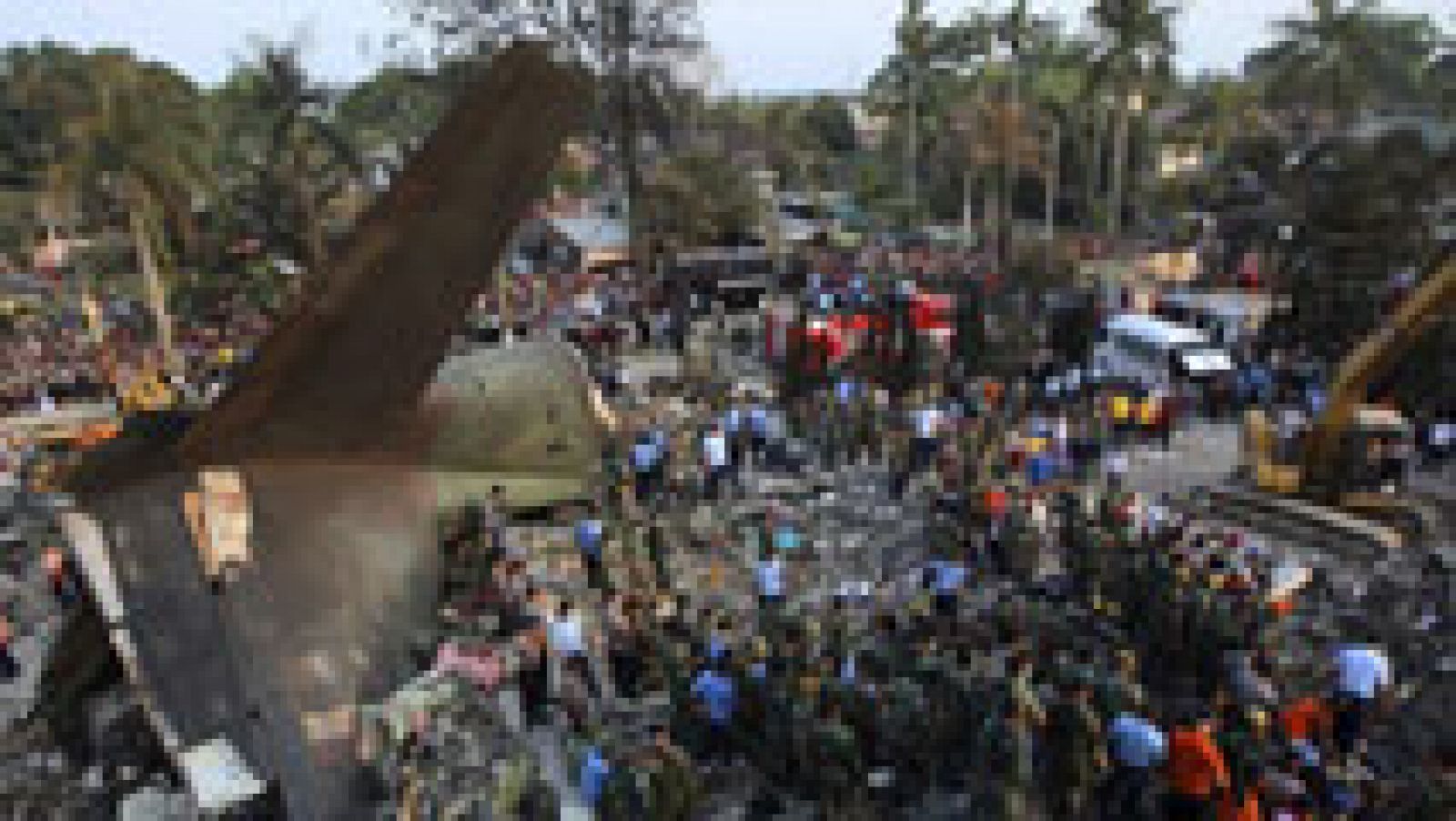 Telediario 1: Decenas de muertos al estrellarse un avión del Ejército de Indonesia en una zona residencial de Sumatra | RTVE Play