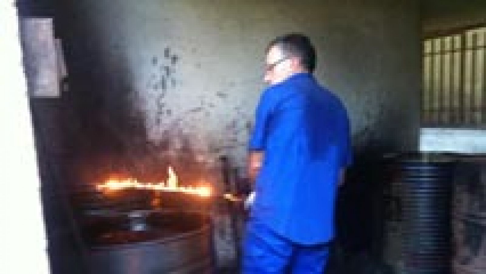 A yunque y martillo y carbón. Así se siguen forjando las espadas en Toledo, nos lo cuenta Lucía ¡y forja una!