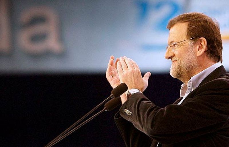  Rajoy pide una reforma fiscal para ayudar a las familias