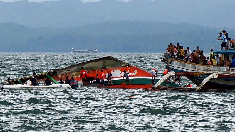 Al menos 36 personas han muerto y una veintena han desaparecido tras naufragar una embarcación cerca del puerto de Ormoc, en la región central de Filipinas, según autoridades y medios locales.