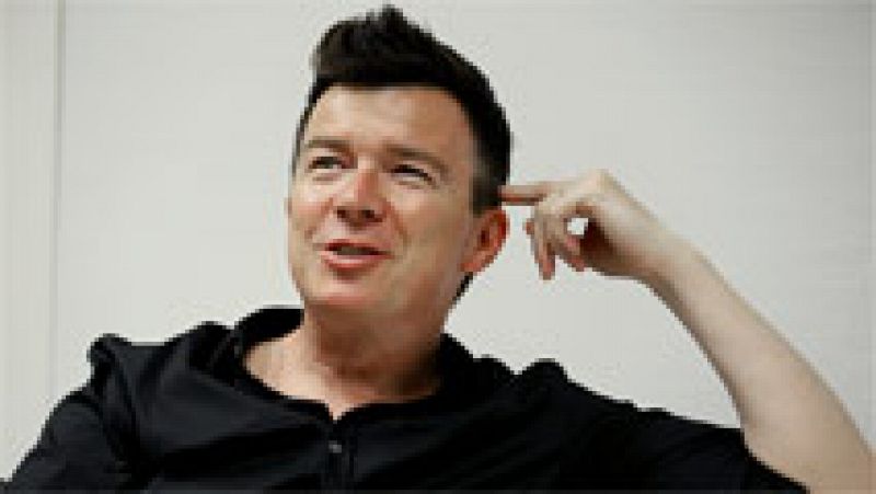 Rick Astley vuelve a subir al escenario sus temas