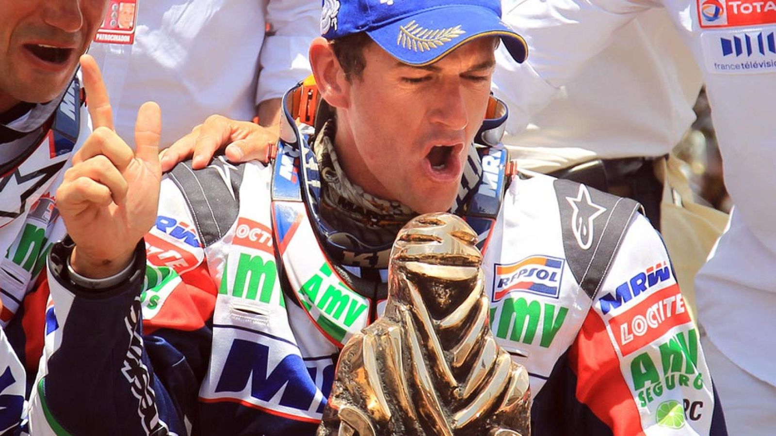 El piloto de moto español Marc Coma, ganador de cinco ediciones del Dakar, entre ellas las dos últimas, anunció este jueves que abandona la competición para convertirse en el nuevo responsable deportivo del rally por etapas más duro del mundo.
