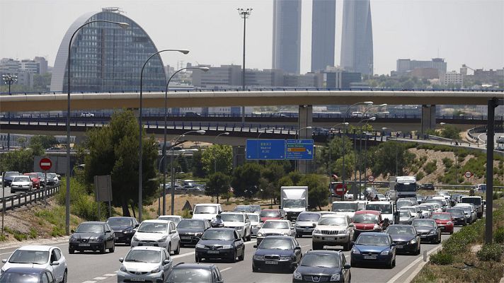 Telediario 1 - Sin víctimas y retenciones en Madrid y Barcelona en el inicio de la Operación salida