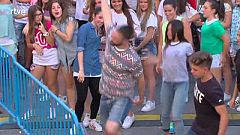 Miryam Benedited y Giuseppe di Bella dirigen el flashmob de 'Solo Química' en Madrid