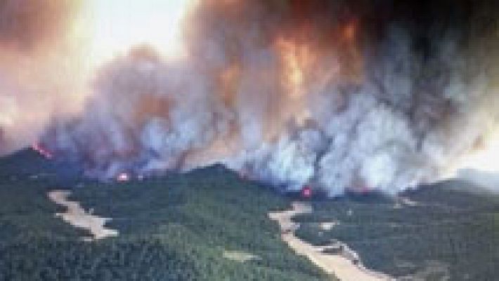 Varios pueblos desalojados por un incendio en Aragón